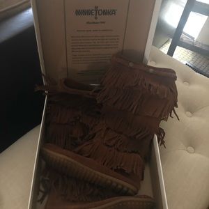 Minnetonka Moc Size 7 Brown
